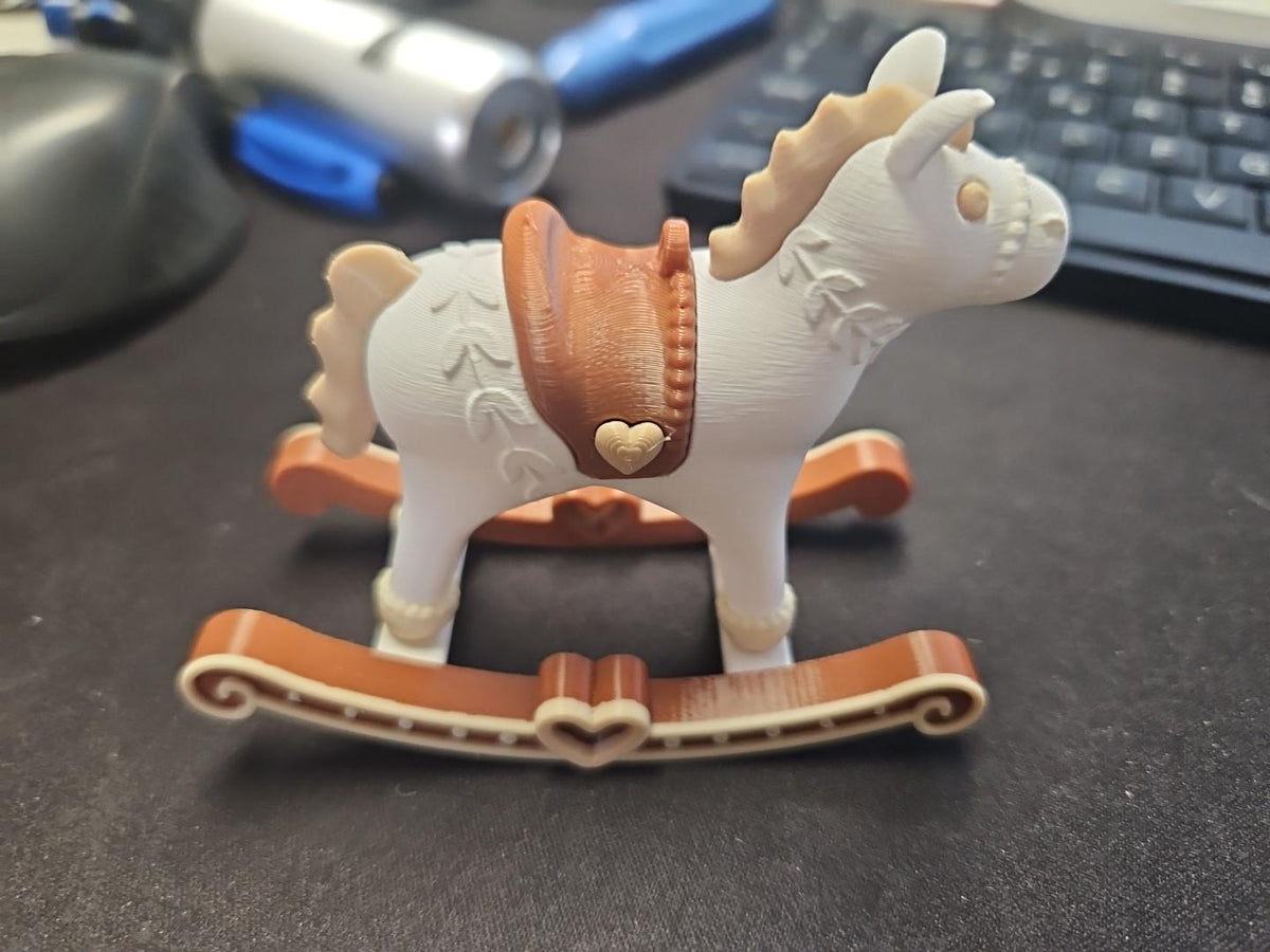🐴 Schaukelpferd mit Herz – liebevolle Dekoration 🐴