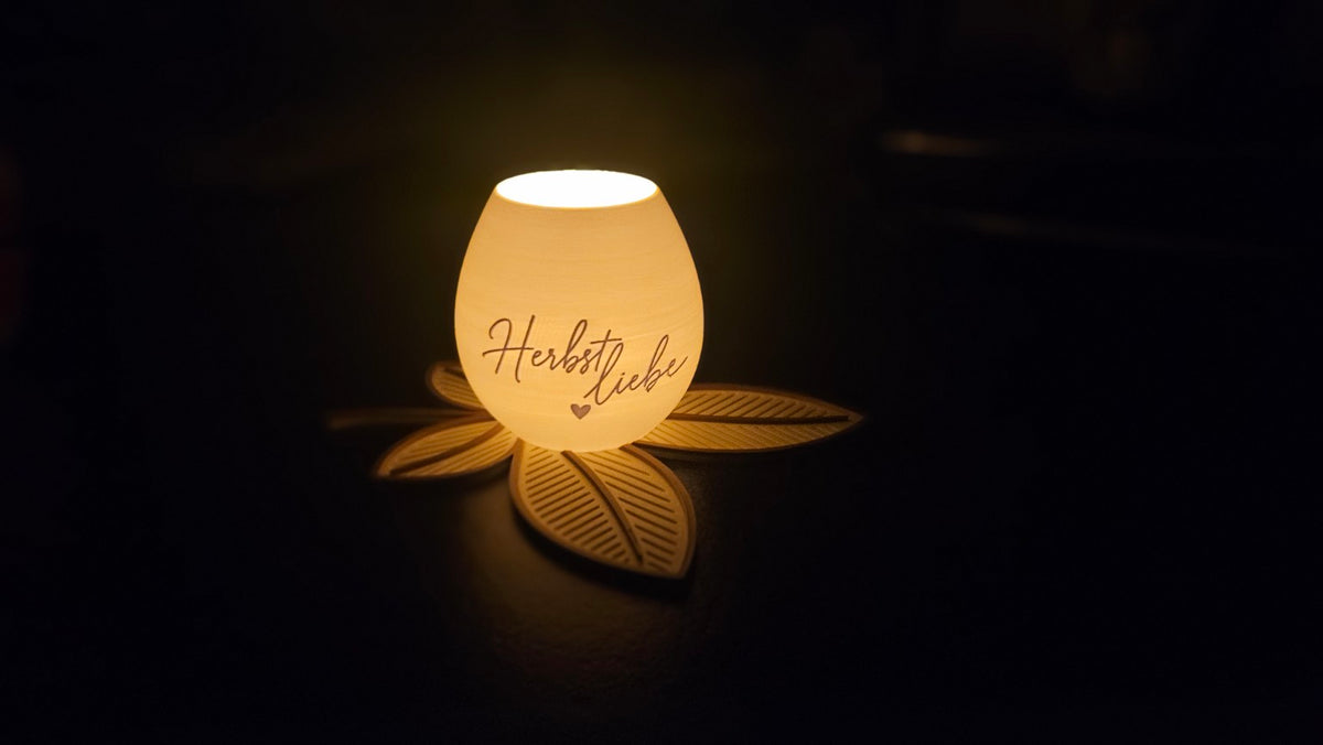 🕯️ Herzenslicht – dekoratives LED-Windlicht mit Blätter-Untersetzer 🕯️