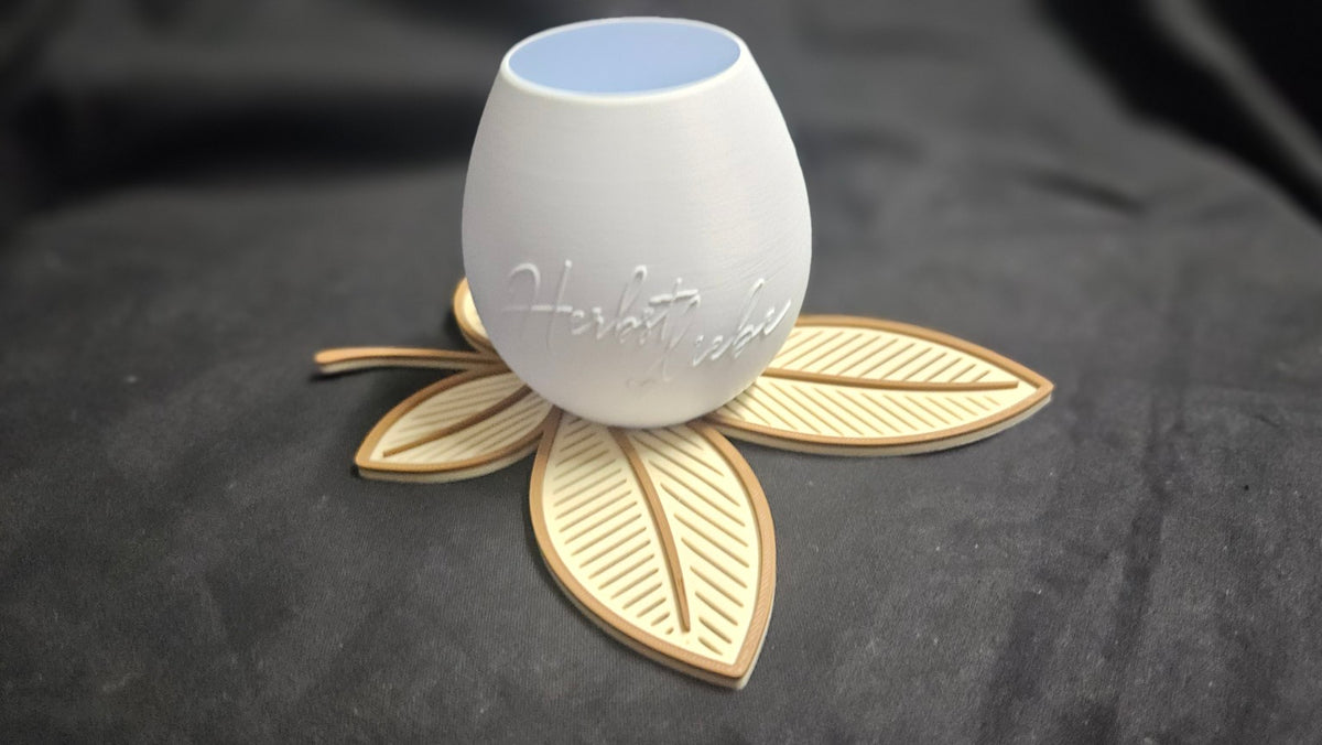 🕯️ Herzenslicht – dekoratives LED-Windlicht mit Blätter-Untersetzer 🕯️