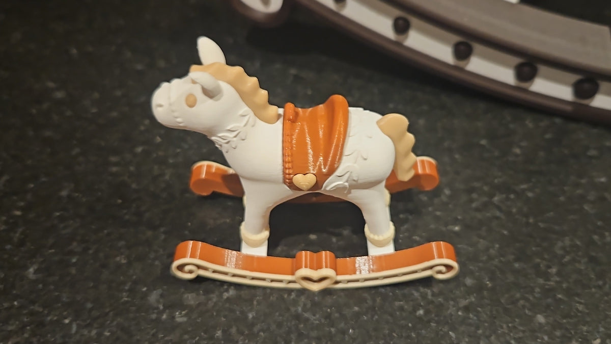 🐴 Schaukelpferd mit Herz – liebevolle Dekoration 🐴